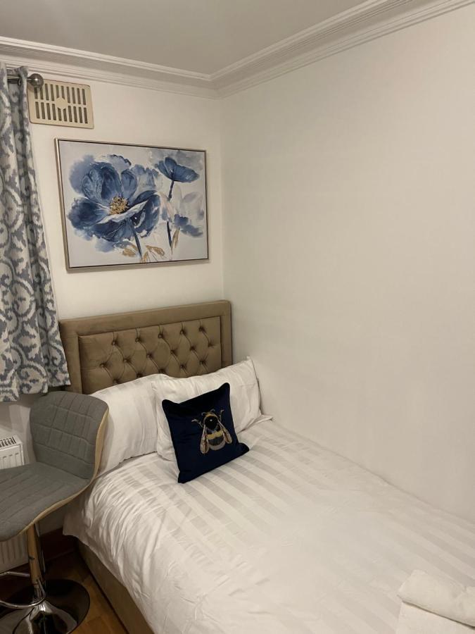 Tj Homes - Double Room With Single Bed - 3 Min To Tube Station - London Райслип Экстерьер фото