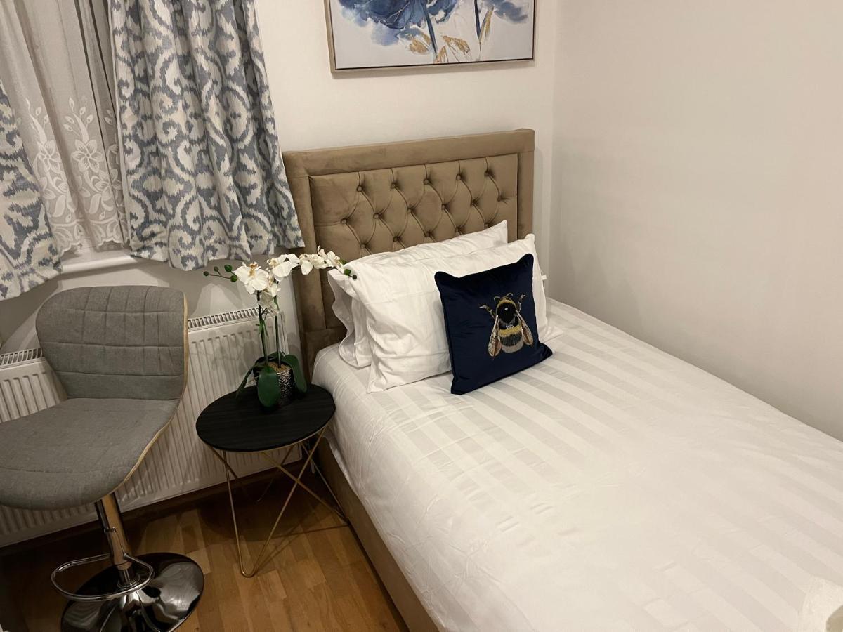 Tj Homes - Double Room With Single Bed - 3 Min To Tube Station - London Райслип Экстерьер фото