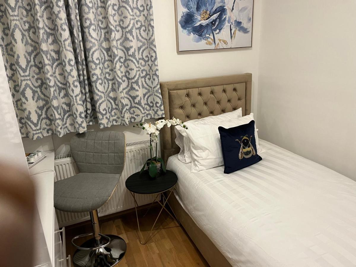 Tj Homes - Double Room With Single Bed - 3 Min To Tube Station - London Райслип Экстерьер фото